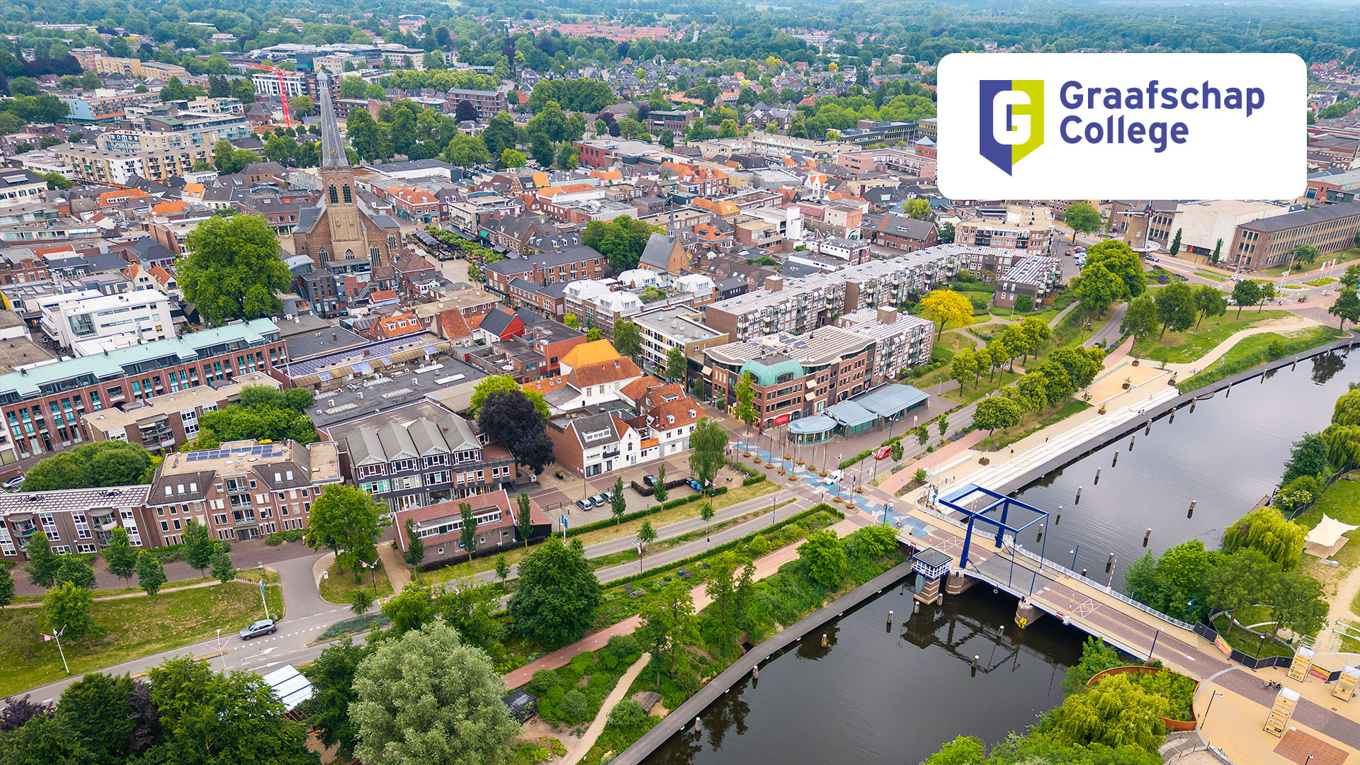 Die Informationssaison ist bereits in vollem Gange, als wir mit Saskia Gibson, Beraterin für Marketingkommunikation am Graafschap College (etwa 10.000 Studierende und 1.000 Mitarbeitende) sprechen.